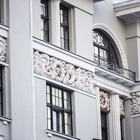 Library House "Bibliotekas Nams" - Apartment With Park View Riga Bagian luar foto