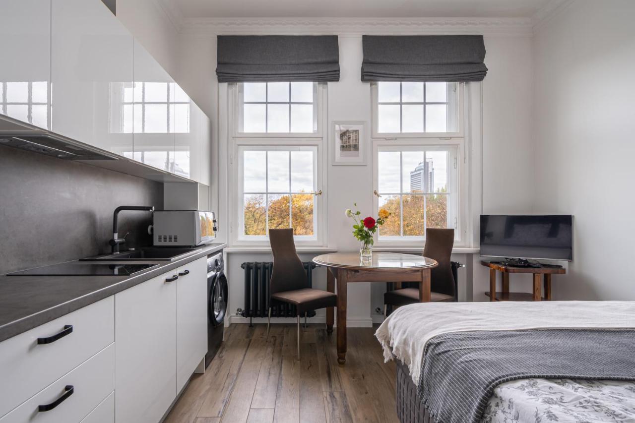 Library House "Bibliotekas Nams" - Apartment With Park View Riga Bagian luar foto