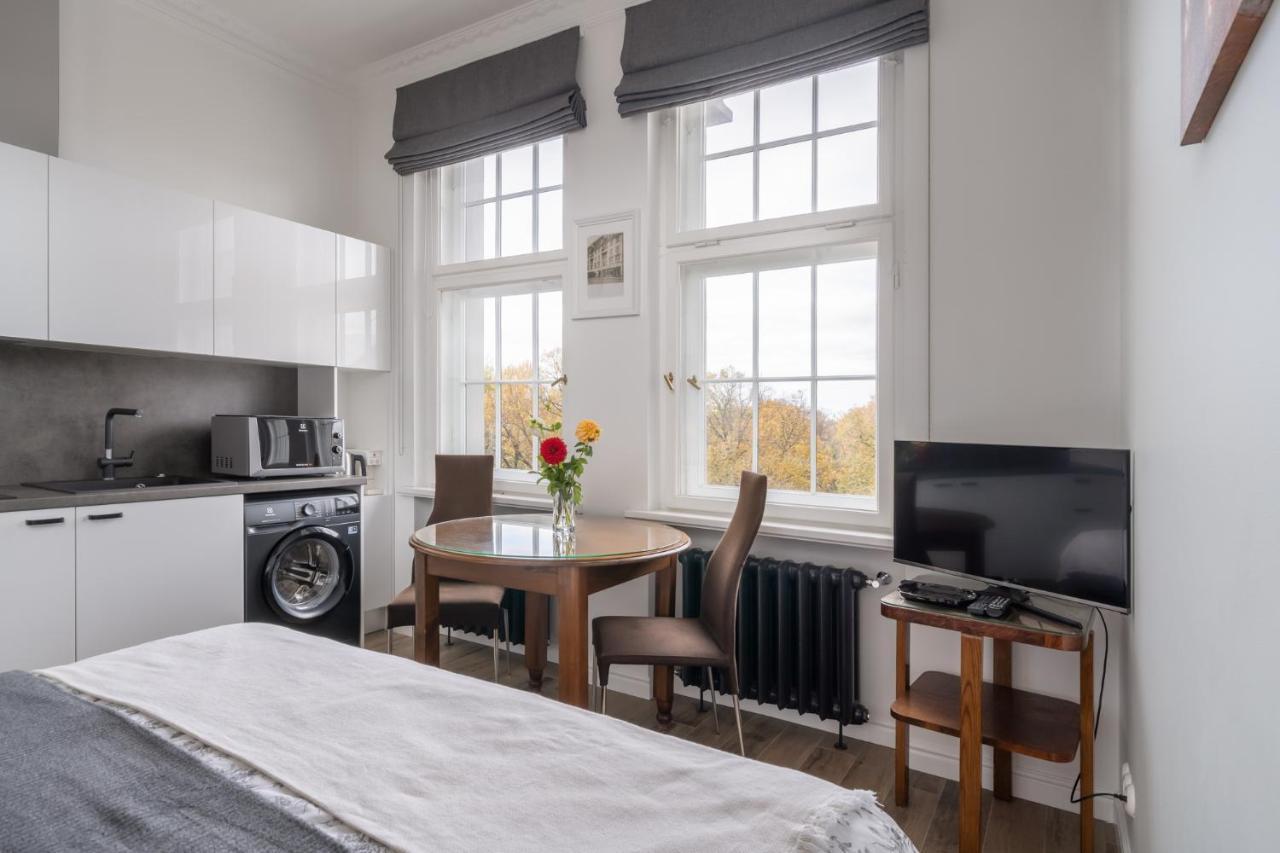 Library House "Bibliotekas Nams" - Apartment With Park View Riga Bagian luar foto
