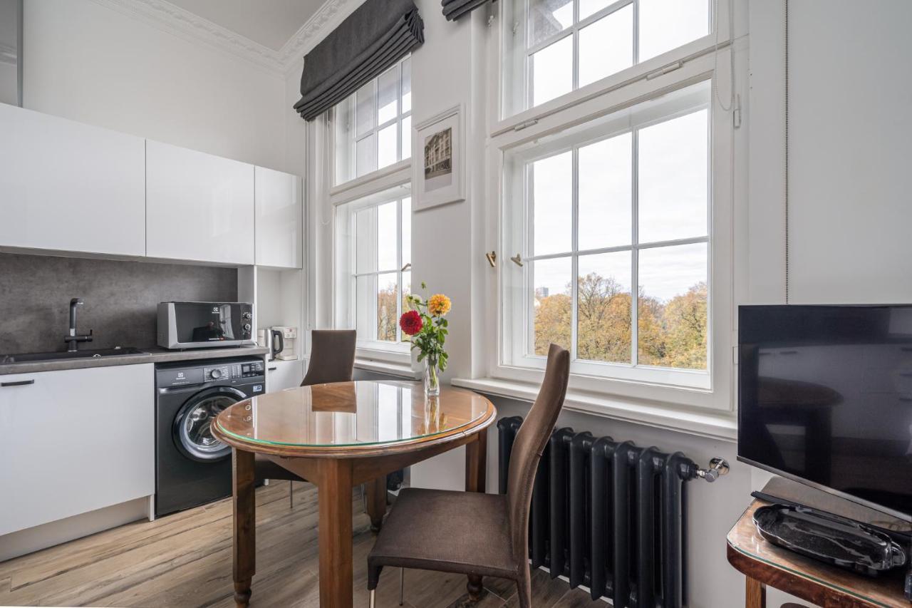 Library House "Bibliotekas Nams" - Apartment With Park View Riga Bagian luar foto