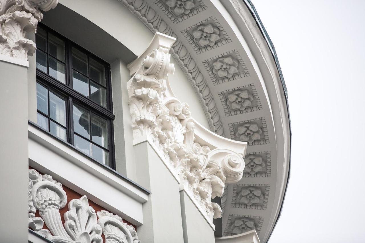 Library House "Bibliotekas Nams" - Apartment With Park View Riga Bagian luar foto